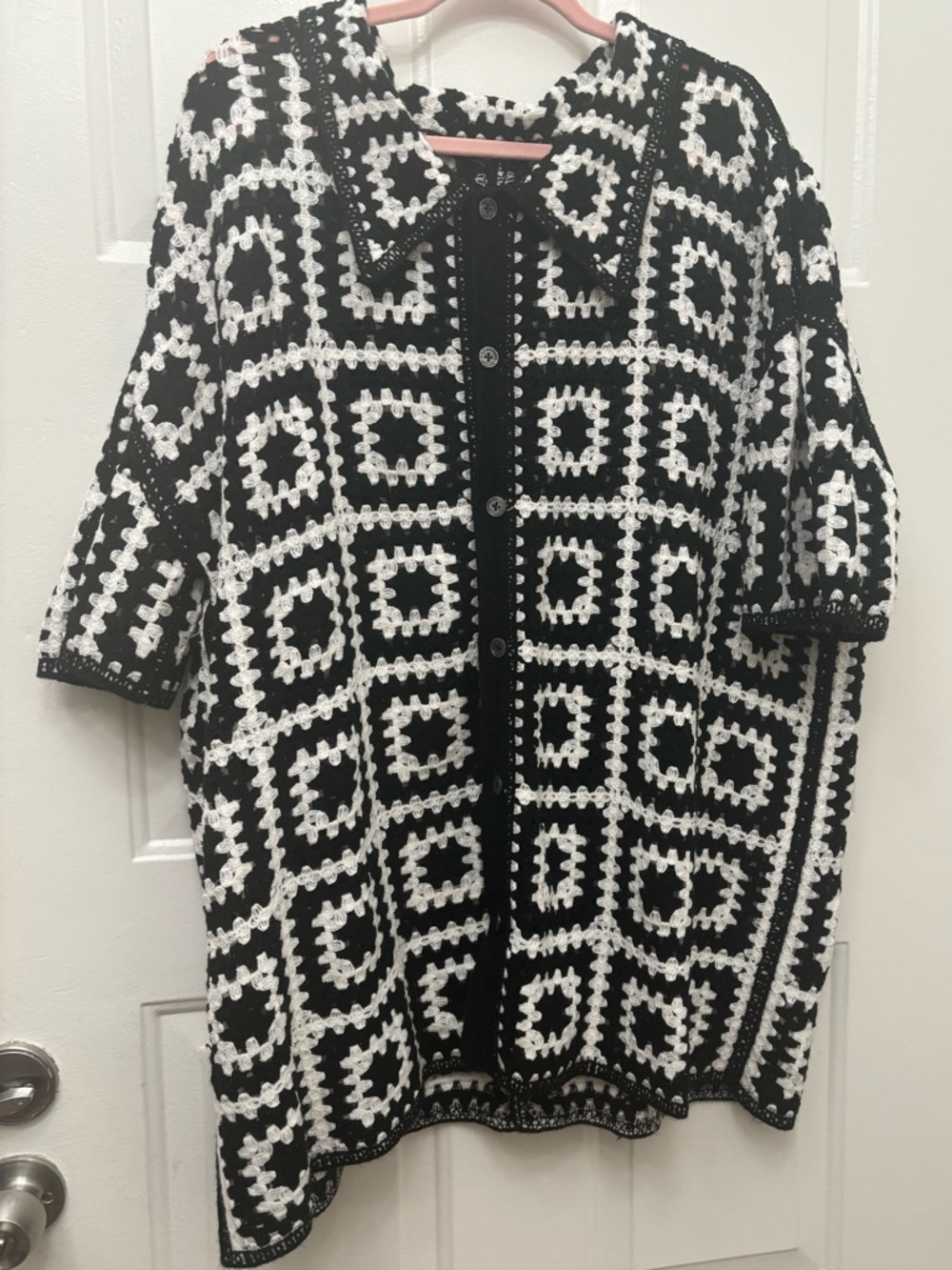 MANFINITY Black & White Crochet Knit Cardigan